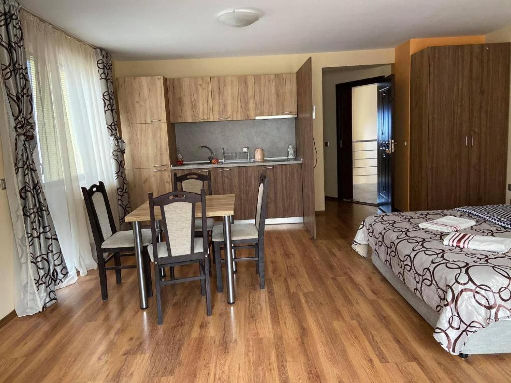 Kot Garden Guest House Saparewa Banja Zewnętrze zdjęcie